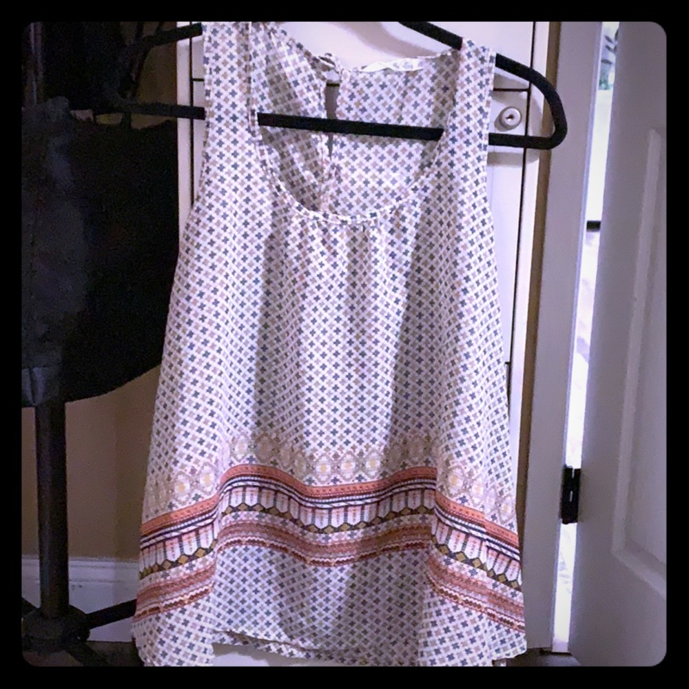 Patterned tank